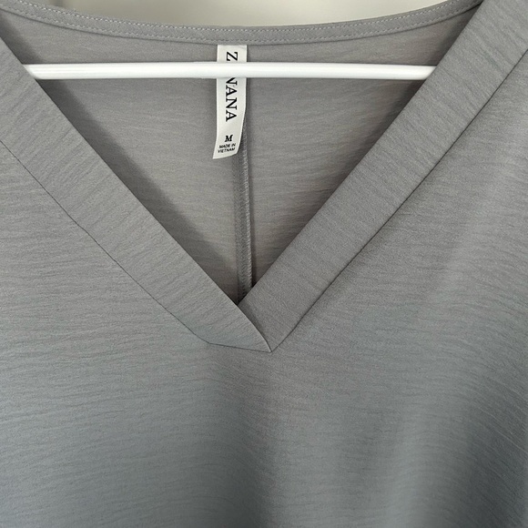 Zenana Outfitters Gray V-Neck Short Sleeve Top - Picture 2 of 4